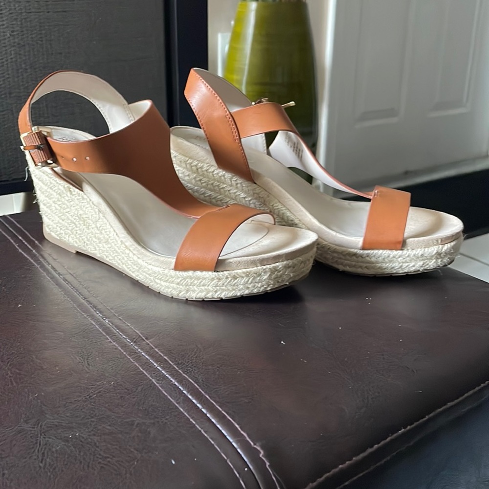 New Kenneth Cole women shoes size 6